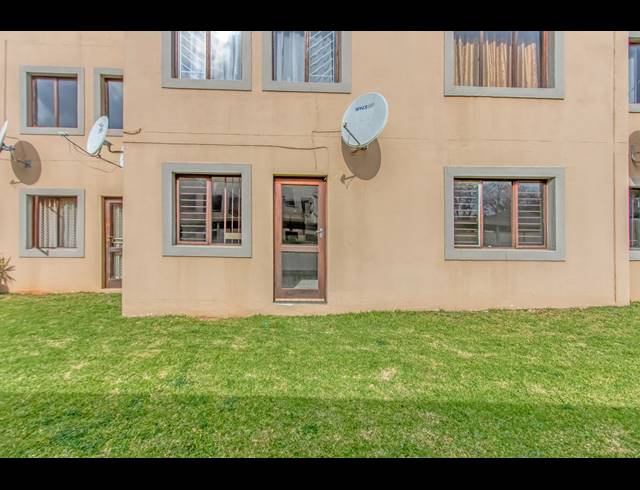 2 BEDROOM APARTMENT TO LET IN WELTEVREDEN PARK